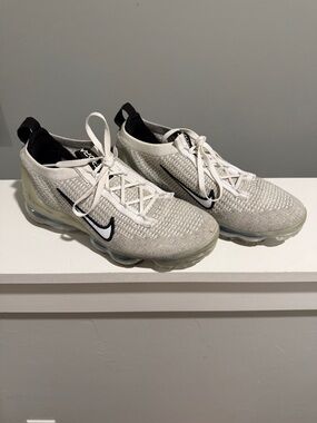 Nike VaporMax Flyknit Sneakers - White/Black